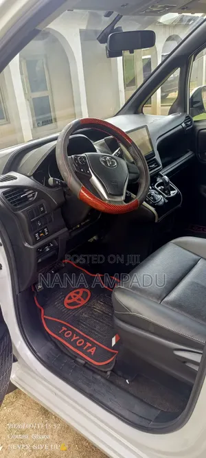 Toyota Esquire 2015 White