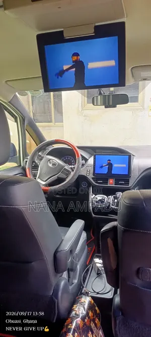 Toyota Esquire 2015 White