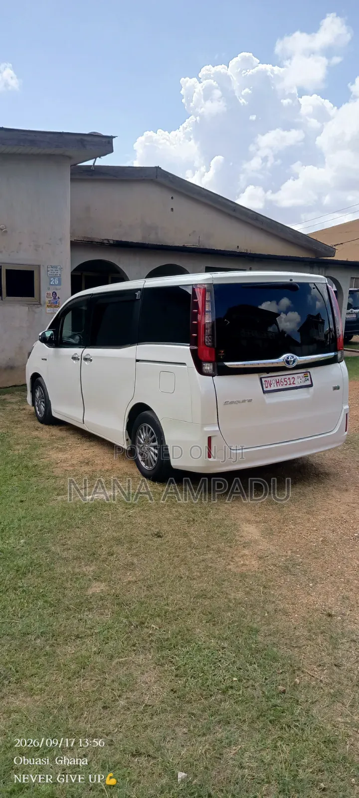 Toyota Esquire 2015 White