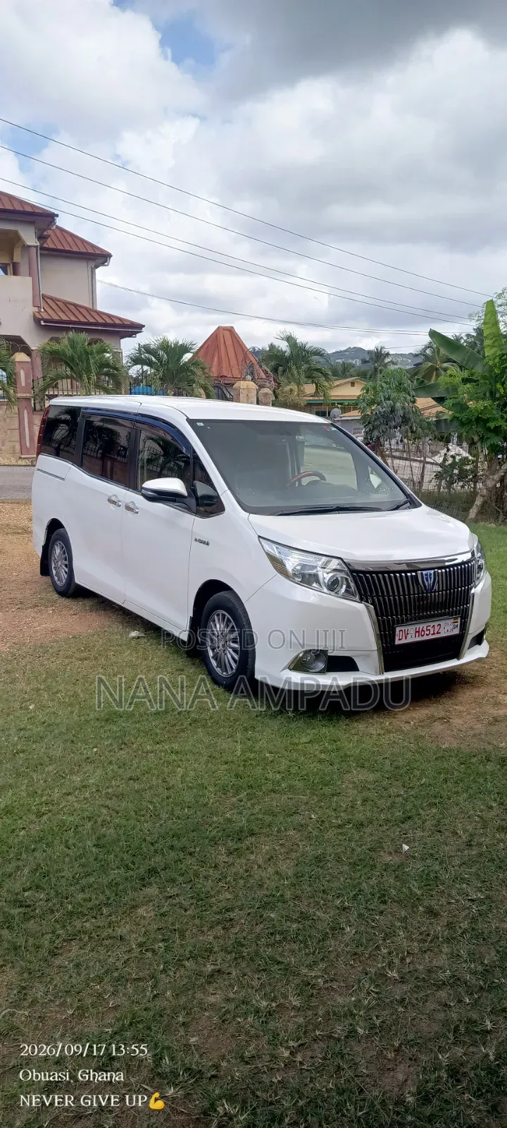 Toyota Esquire 2015 White