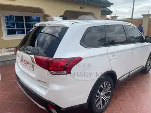 Mitsubishi Outlander 2018 White