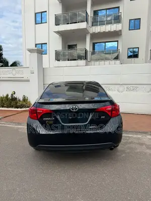 Toyota Corolla SE (1.8L 4cyl 6M) 2018 Black