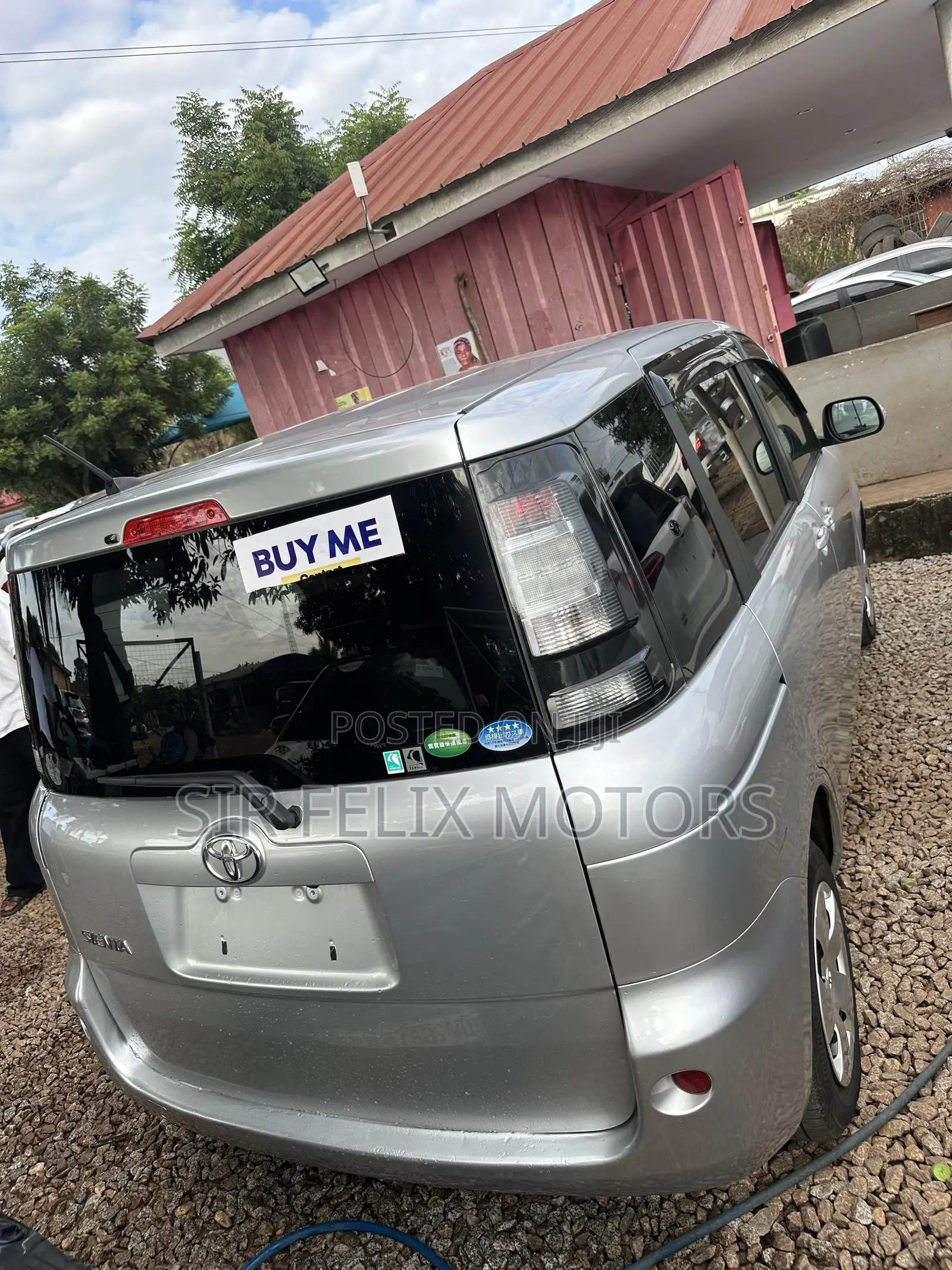 Toyota Sienta 2012 Silver