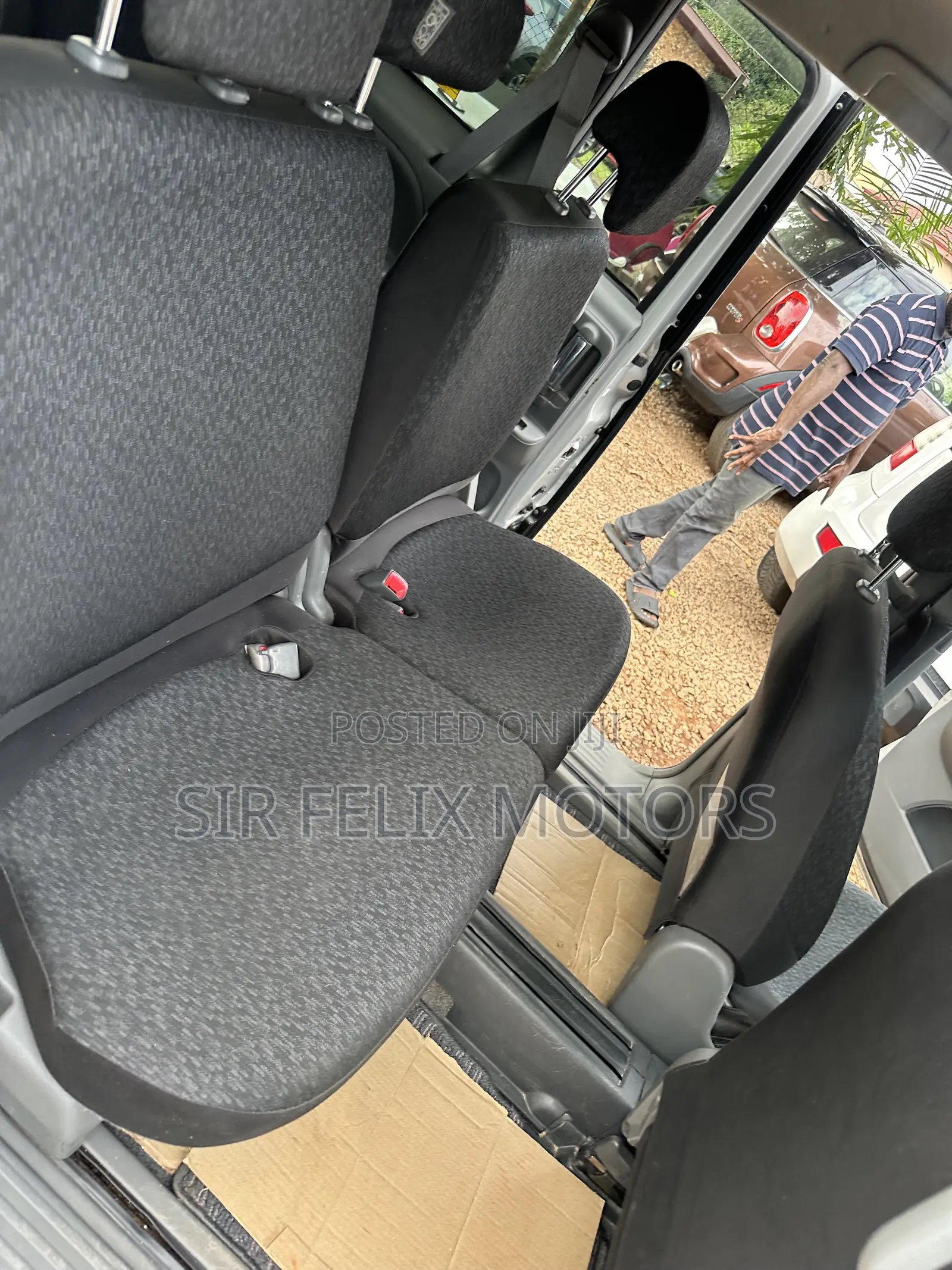 Toyota Sienta 2012 Silver