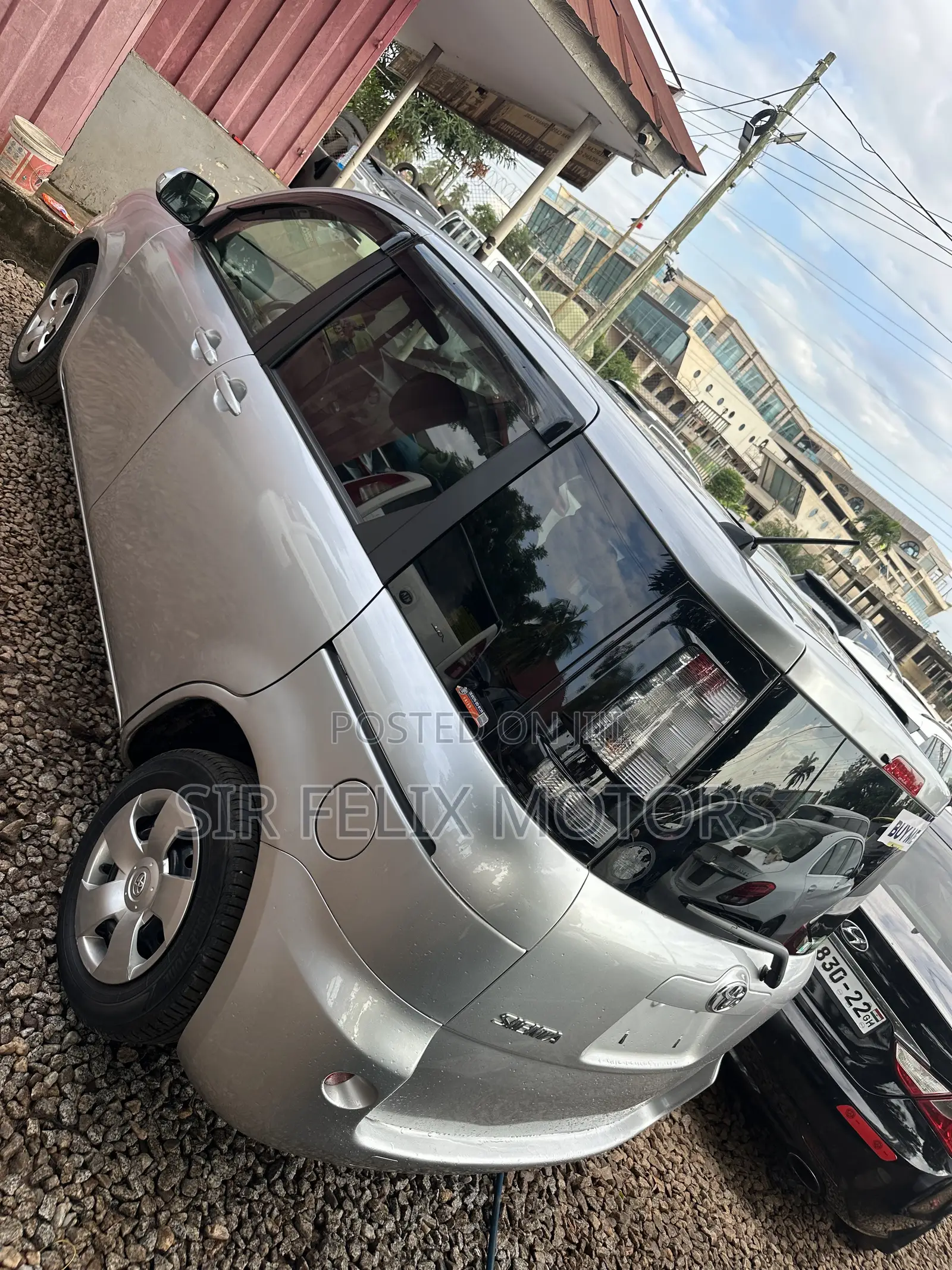 Toyota Sienta 2012 Silver