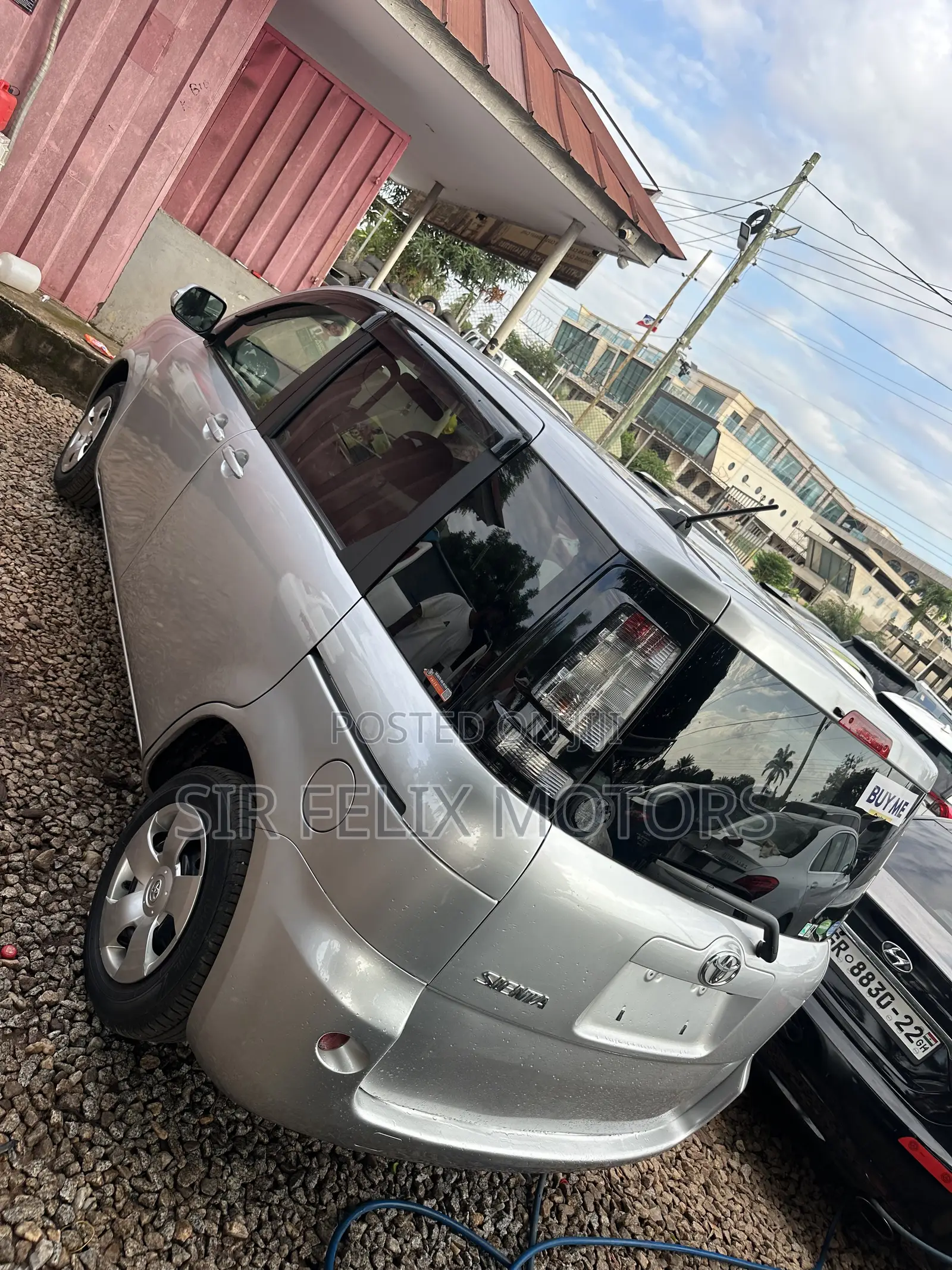 Toyota Sienta 2012 Silver