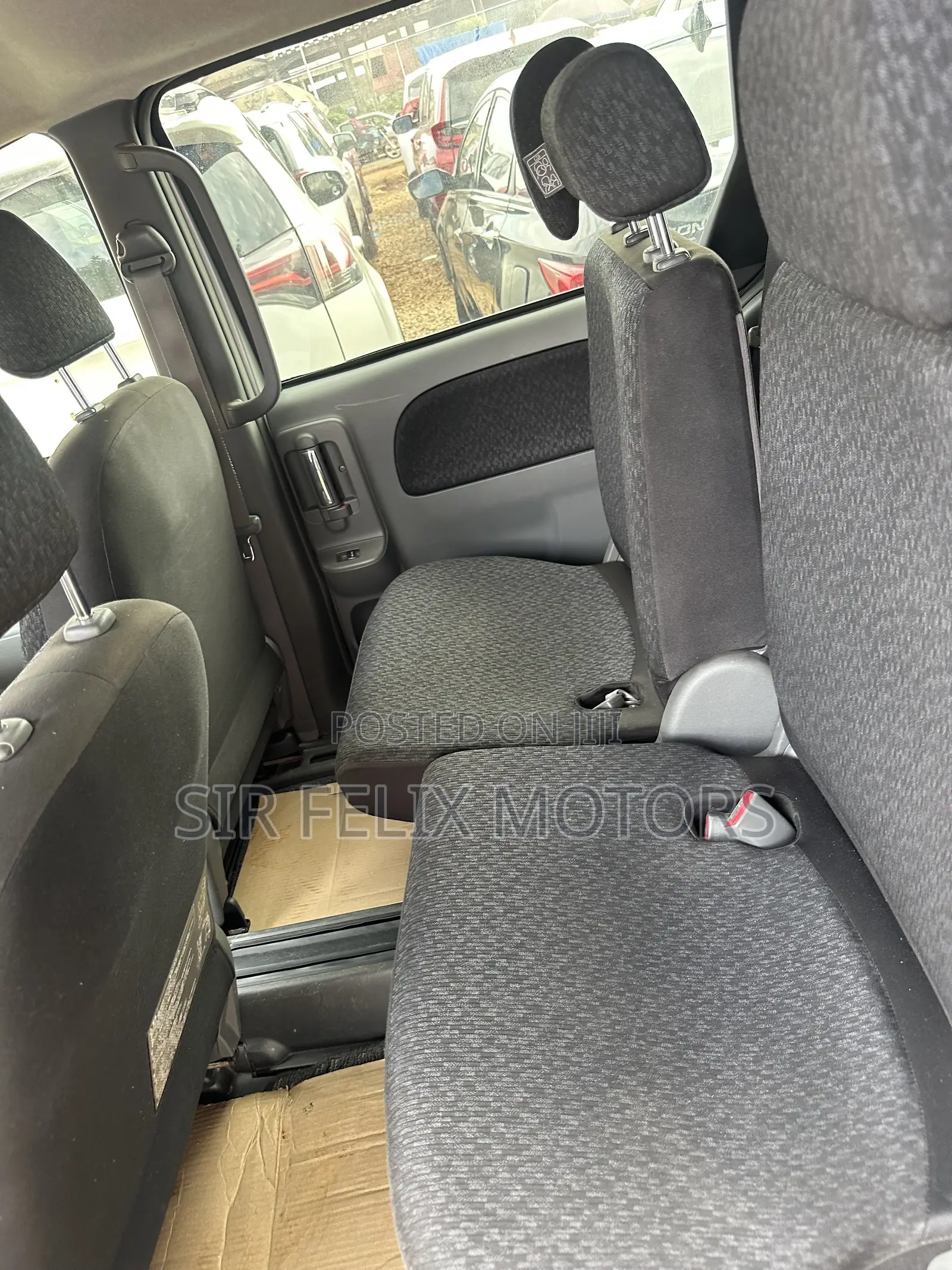 Toyota Sienta 2012 Silver