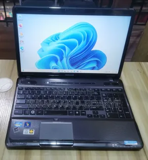 Laptop Toshiba Satellite A500 8GB Intel Core i5 HDD 500GB