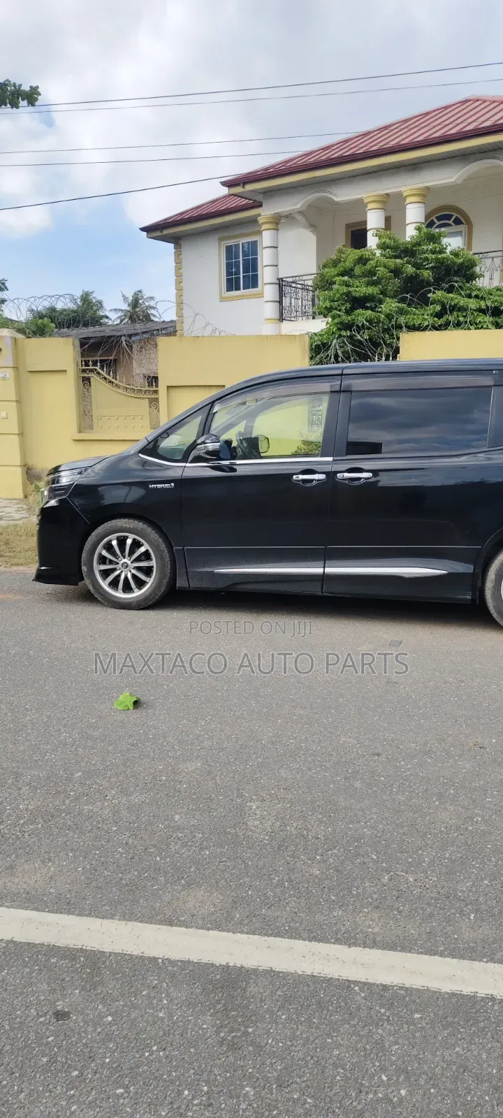 Toyota Voxy Hybrid V 2WD 7-Seater 2014 Black