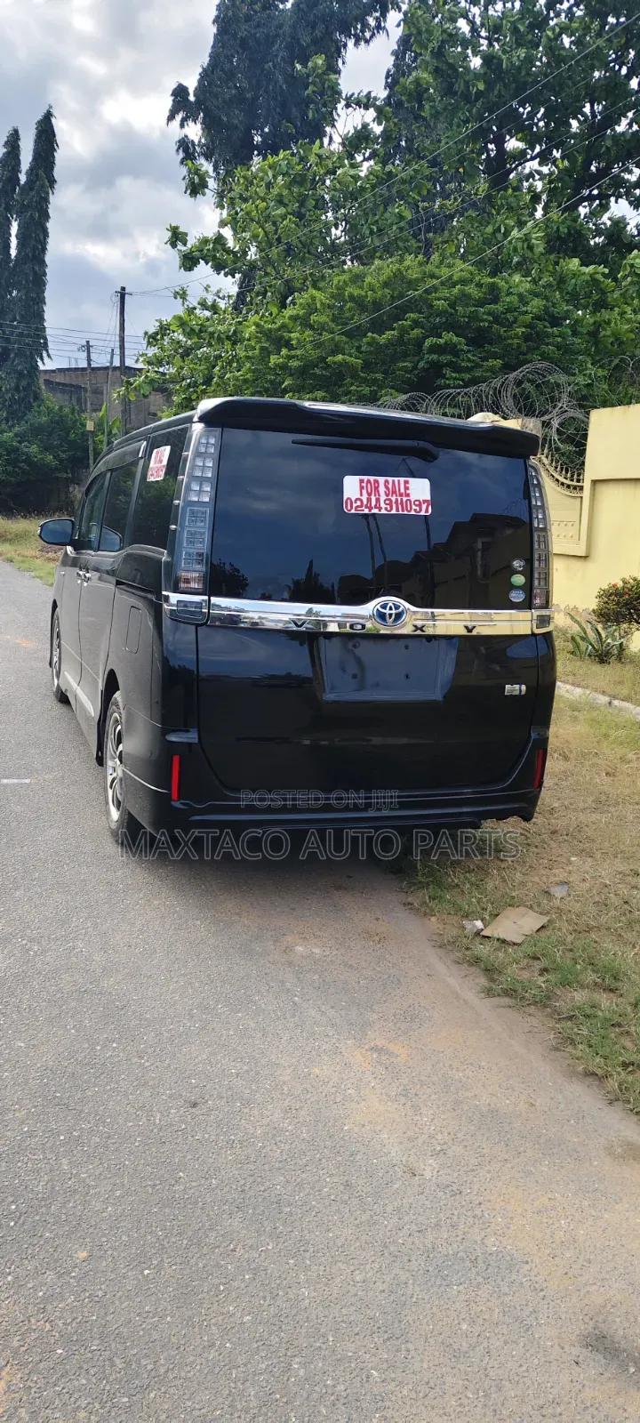 Toyota Voxy Hybrid V 2WD 7-Seater 2014 Black