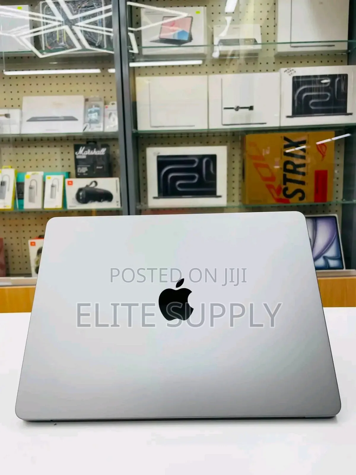 New Laptop Apple MacBook Air 2024 M3 16GB Apple M3 SSD 512GB
