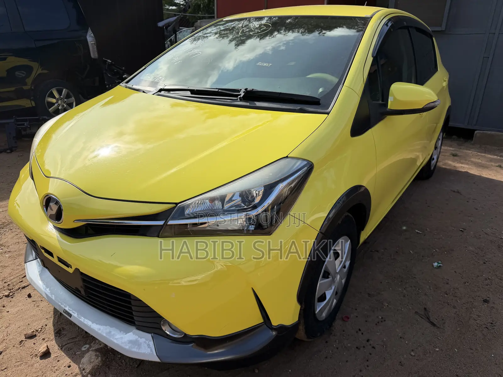 Toyota Vitz 1.3 FWD 5dr 2015 Yellow