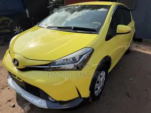 Toyota Vitz 1.3 FWD 5dr 2015 Yellow