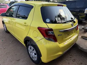 Toyota Vitz 1.3 FWD 5dr 2015 Yellow