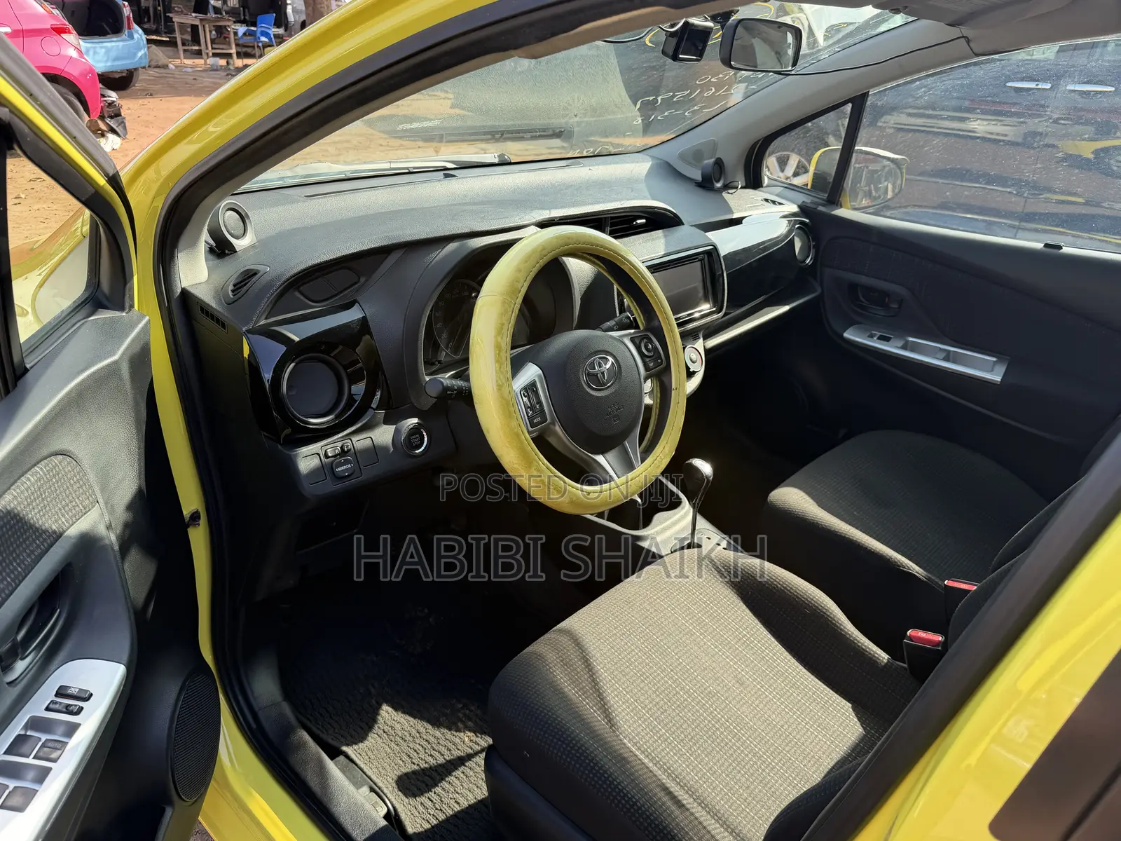 Toyota Vitz 1.3 FWD 5dr 2015 Yellow
