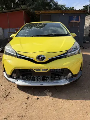 Toyota Vitz 1.3 FWD 5dr 2015 Yellow