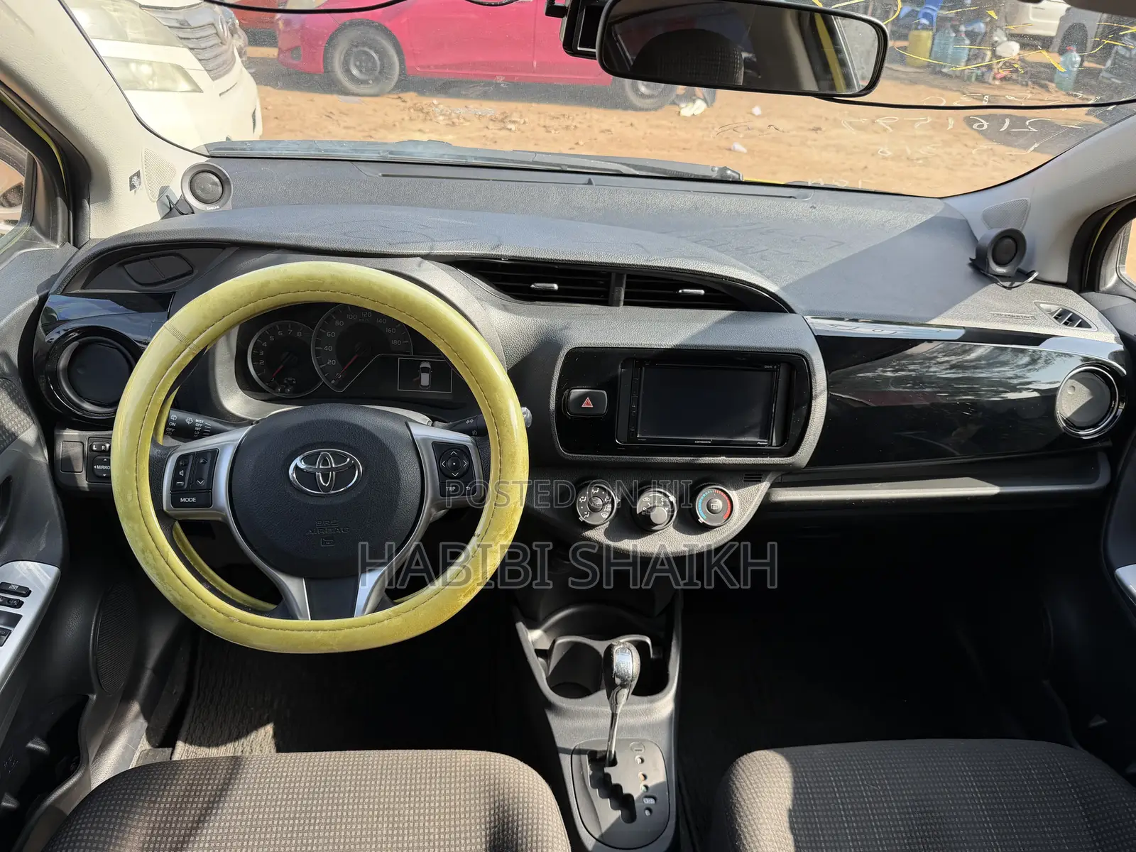 Toyota Vitz 1.3 FWD 5dr 2015 Yellow