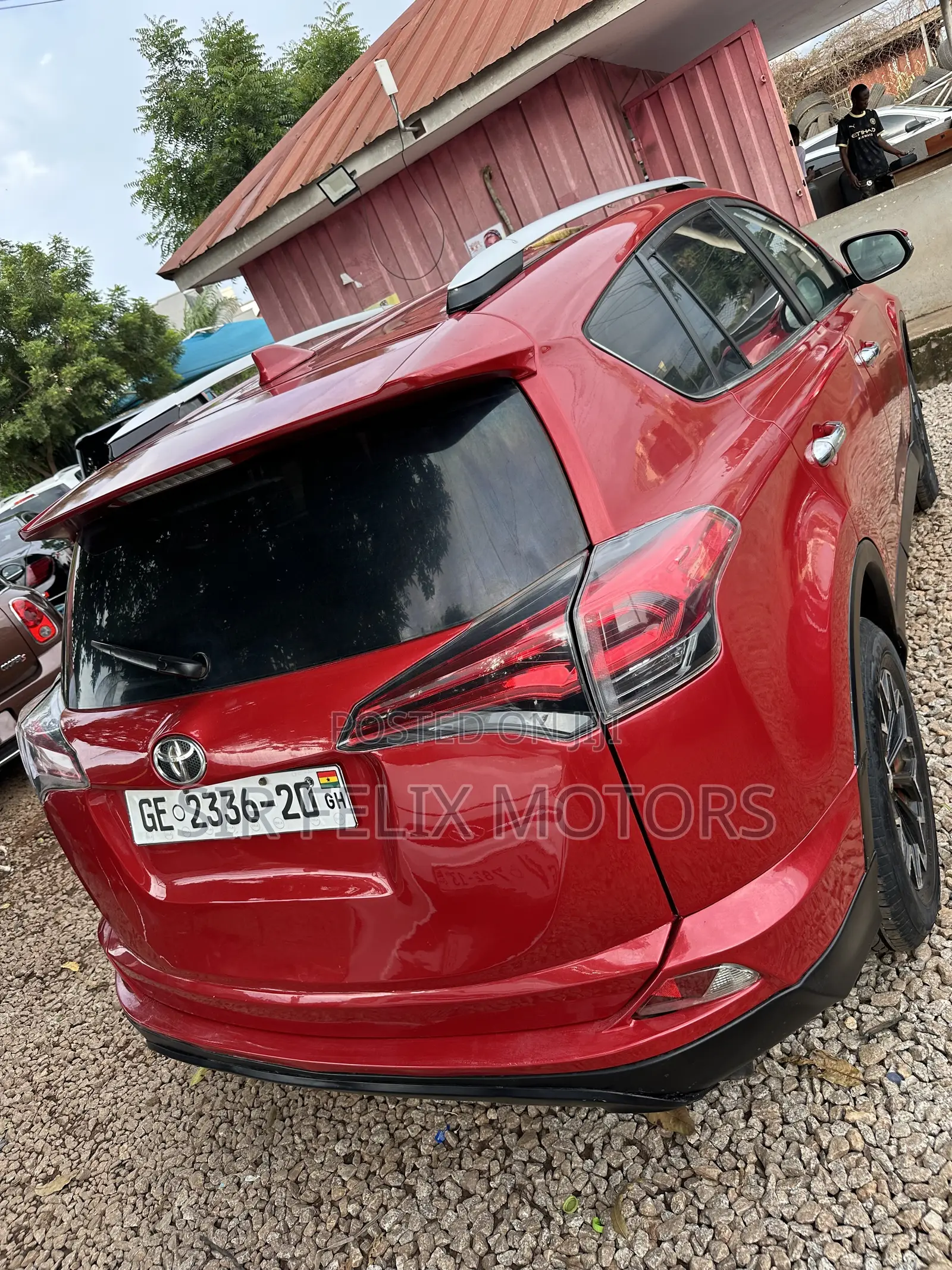 Toyota RAV4 LE 4dr SUV AWD (2.5L 4cyl 6A) 2018 Red