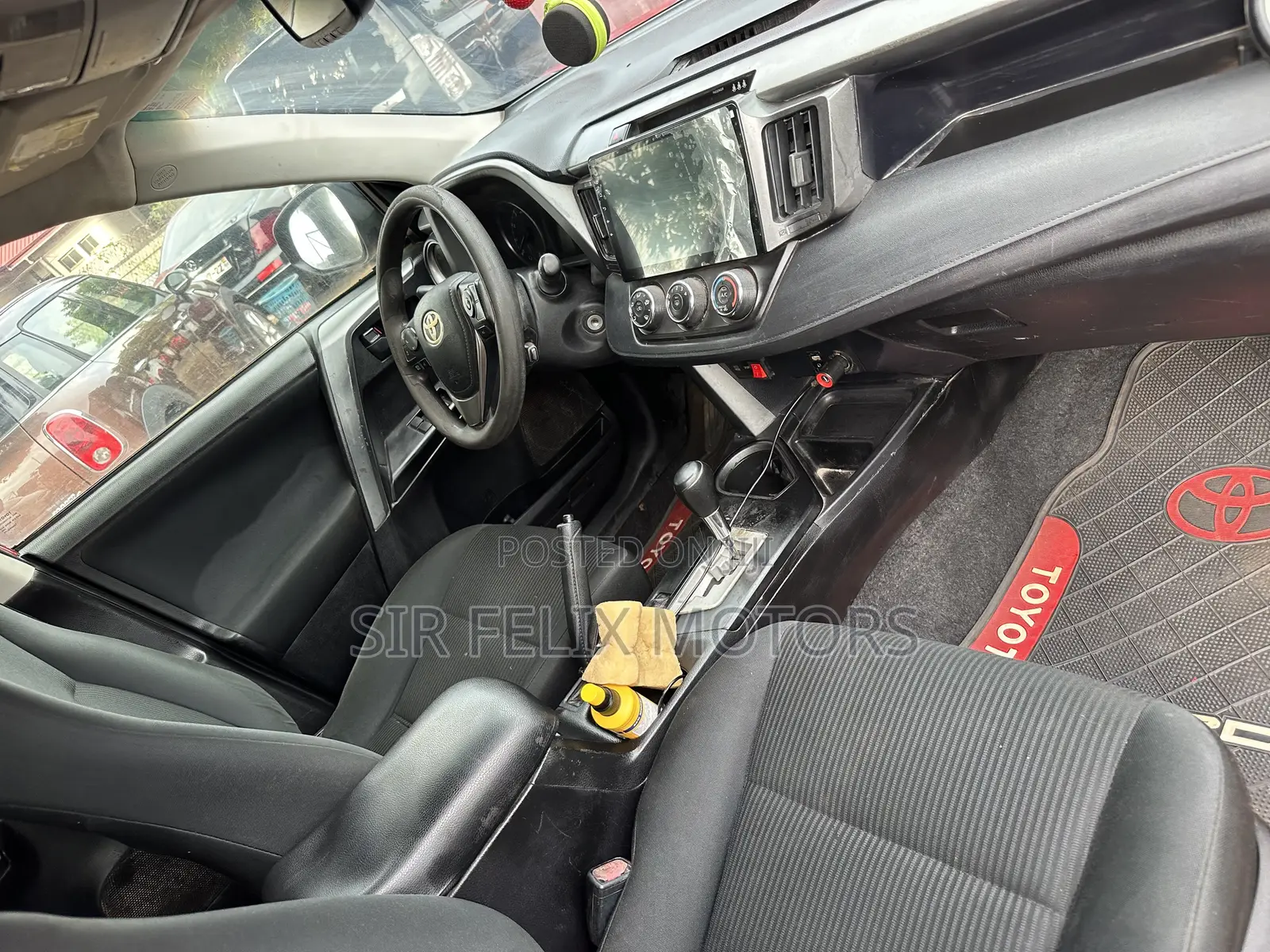 Toyota RAV4 LE 4dr SUV AWD (2.5L 4cyl 6A) 2018 Red