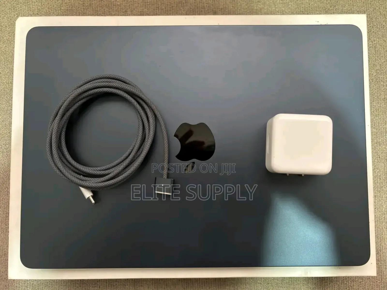New Laptop Apple MacBook Air 2024 M3 16GB Apple M3 SSD 512GB