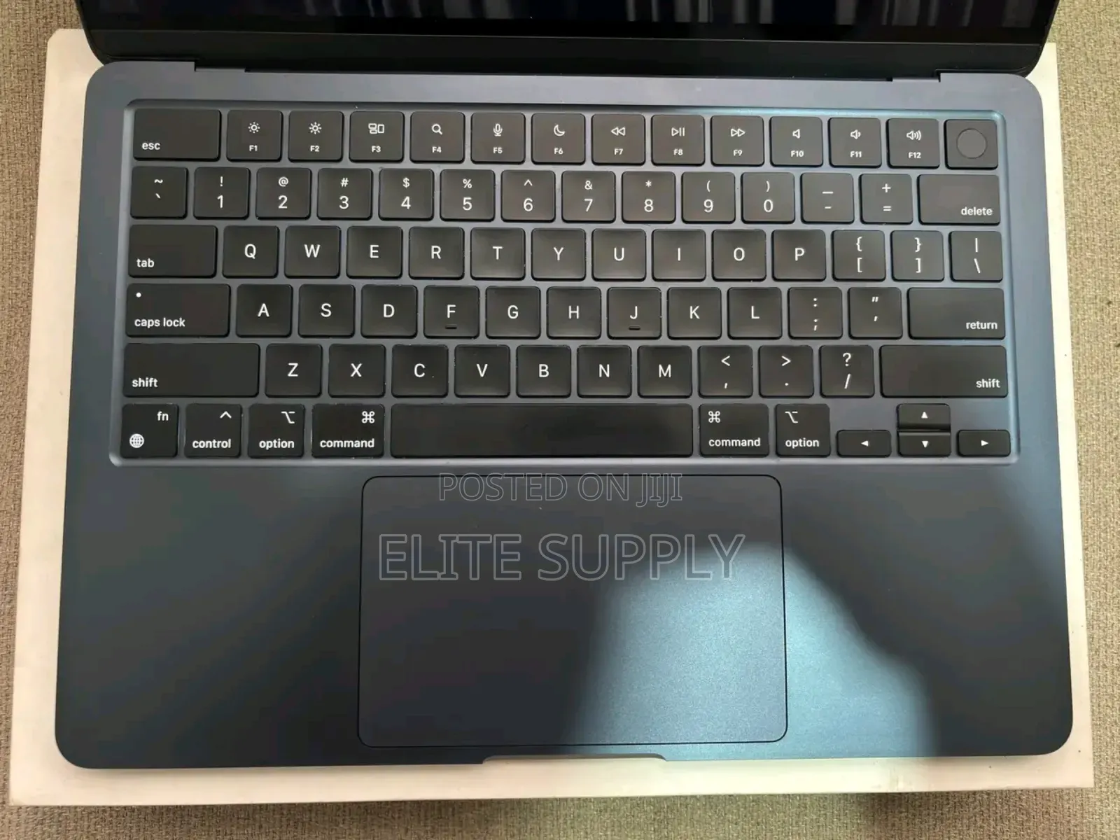 New Laptop Apple MacBook Air 2024 M3 16GB Apple M3 SSD 512GB