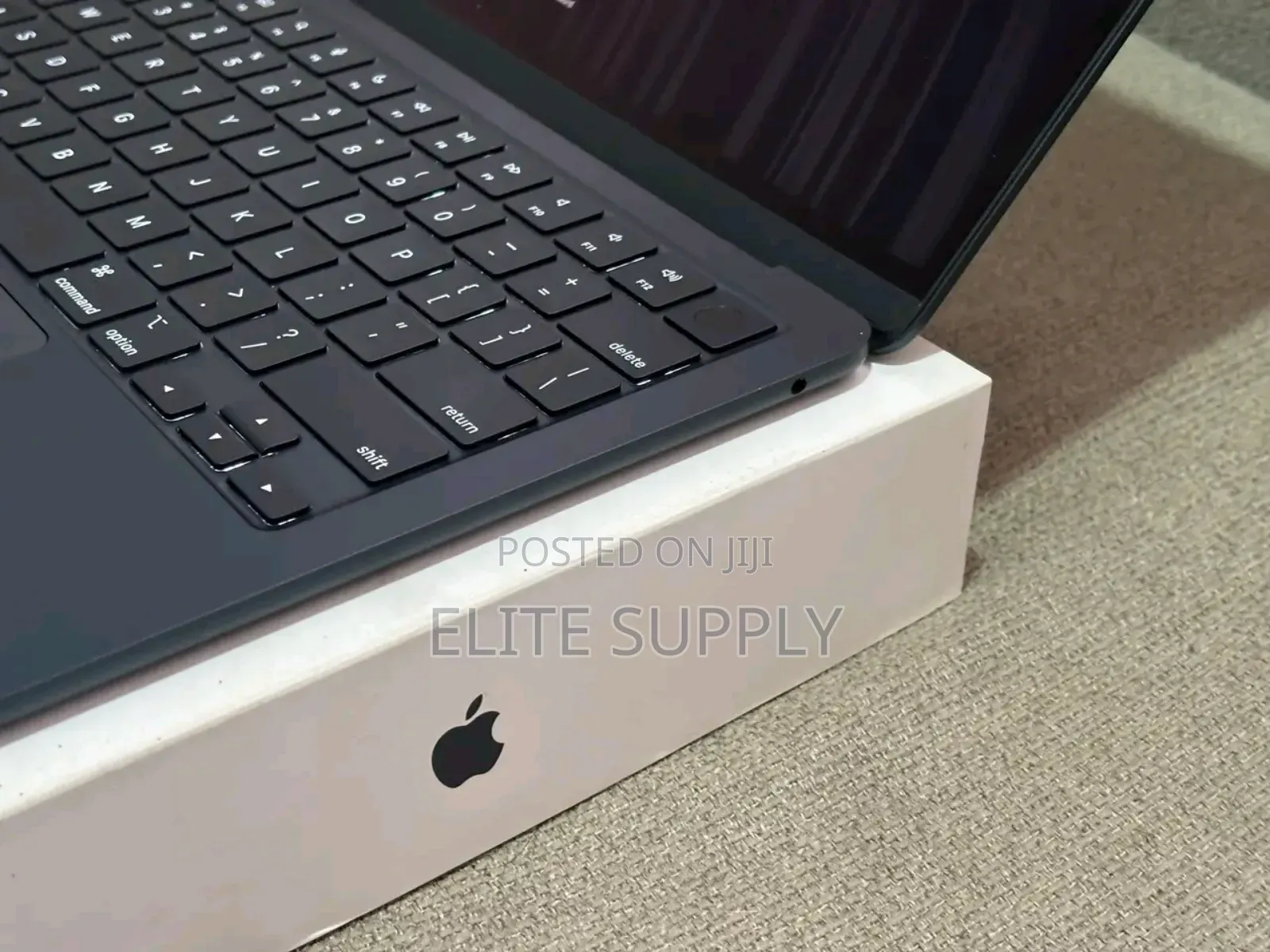 New Laptop Apple MacBook Air 2024 M3 16GB Apple M3 SSD 512GB