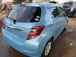 Toyota Vitz 1.3 FWD 5dr 2015 Blue