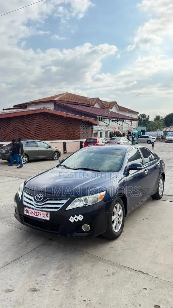 Toyota Camry Base 4dr Sedan (2.5L 4cyl 6M) 2010 Blue
