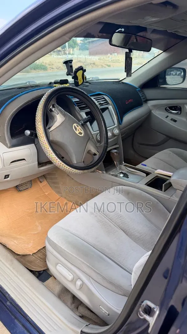 Toyota Camry Base 4dr Sedan (2.5L 4cyl 6M) 2010 Blue