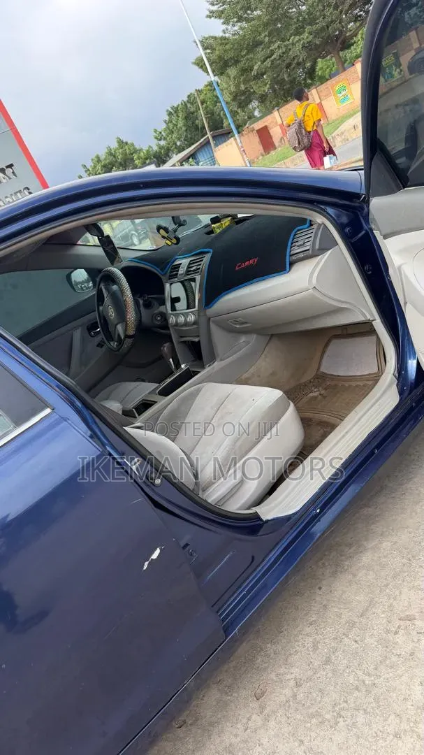 Toyota Camry Base 4dr Sedan (2.5L 4cyl 6M) 2010 Blue