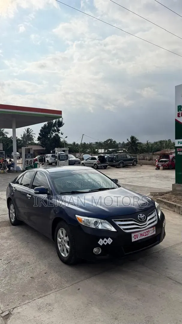 Toyota Camry Base 4dr Sedan (2.5L 4cyl 6M) 2010 Blue