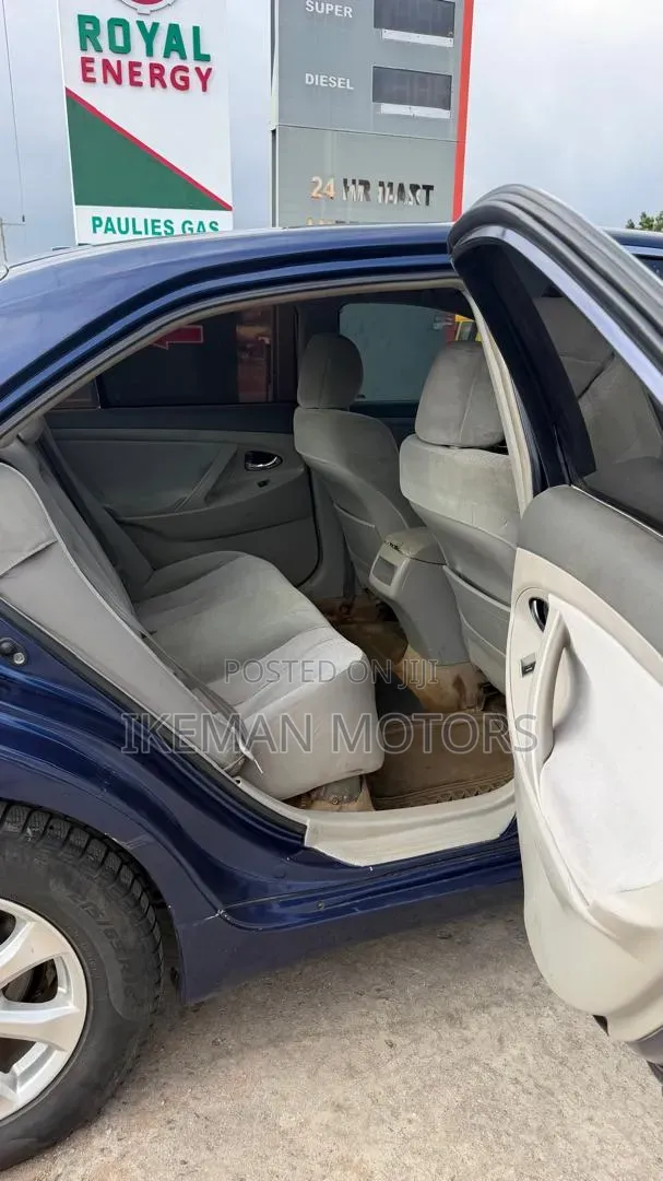 Toyota Camry Base 4dr Sedan (2.5L 4cyl 6M) 2010 Blue