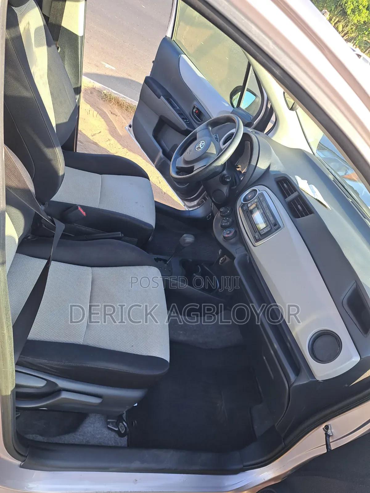 Toyota Vitz 2015 Gray