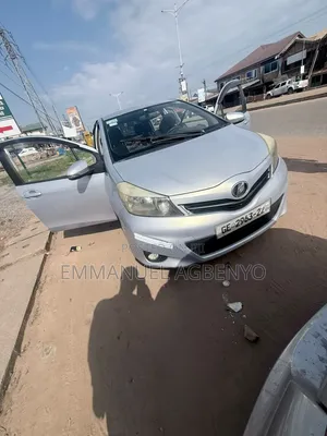Toyota Vitz 1.3 AWD 5dr 2013 Silver