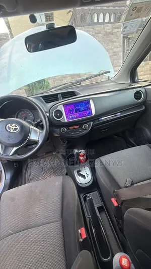 Toyota Vitz 1.3 AWD 5dr 2013 Silver