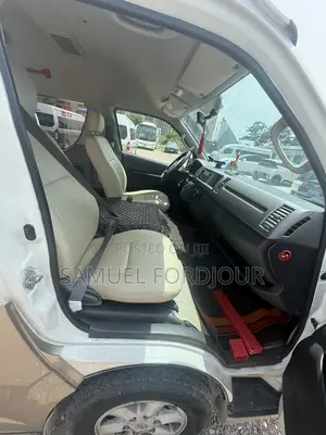 Toyota HiAce 2017 White