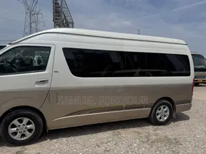 Toyota HiAce 2017 White