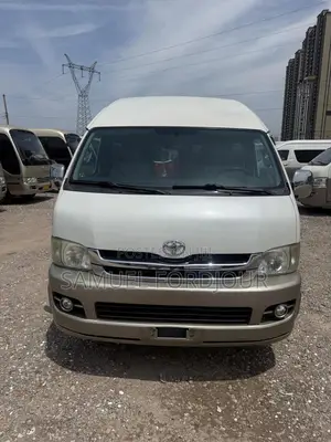 Toyota HiAce 2017 White