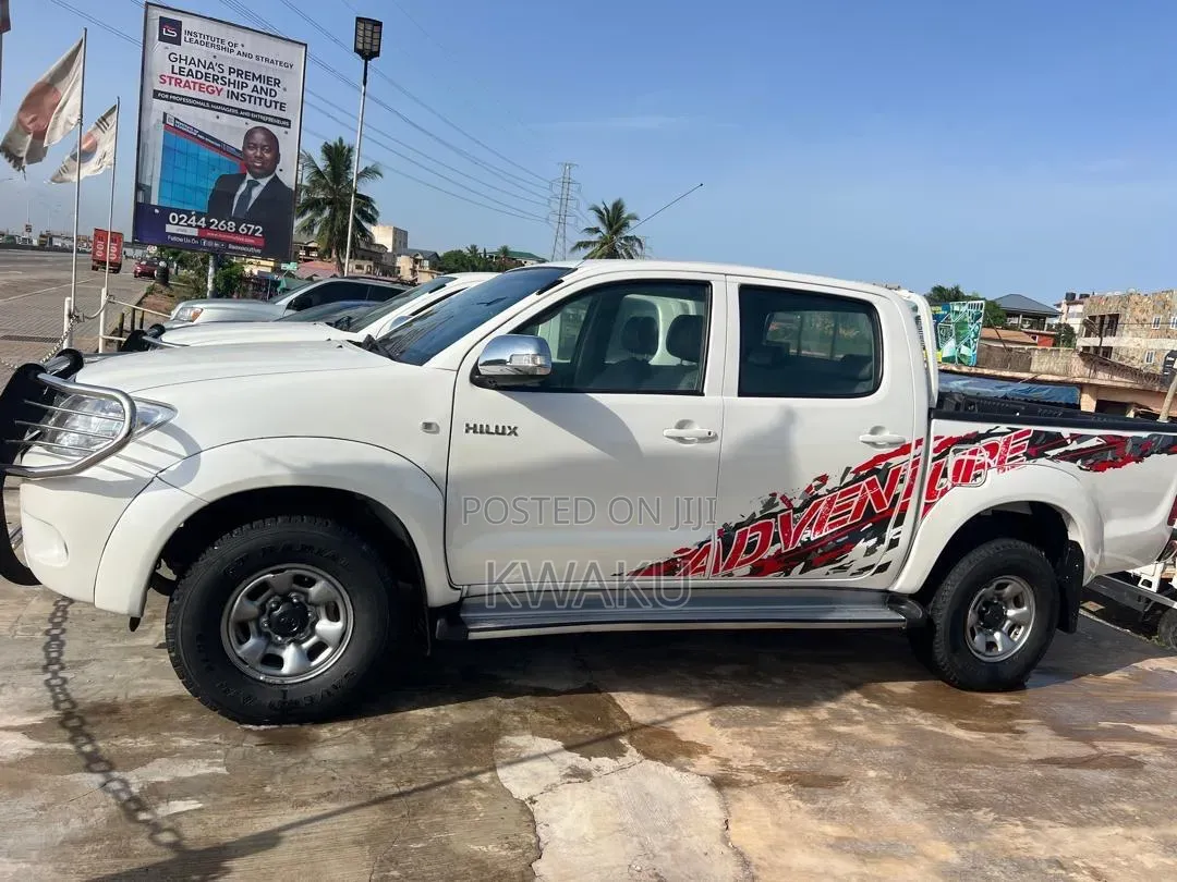 Toyota Hilux 2012 White