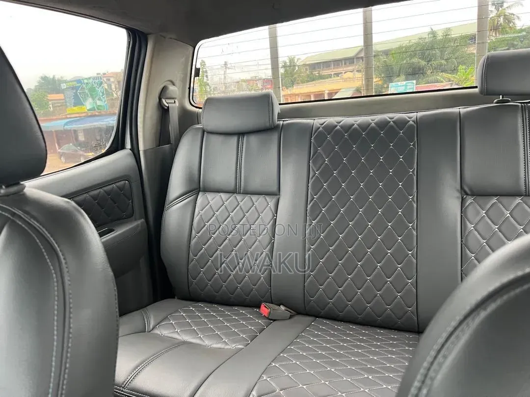 Toyota Hilux 2012 White