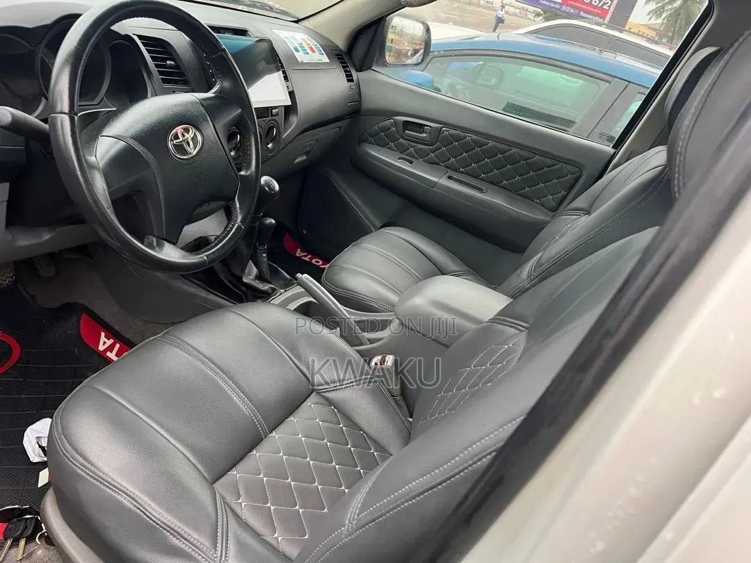 Toyota Hilux 2012 White