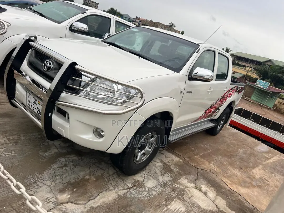 Toyota Hilux 2012 White