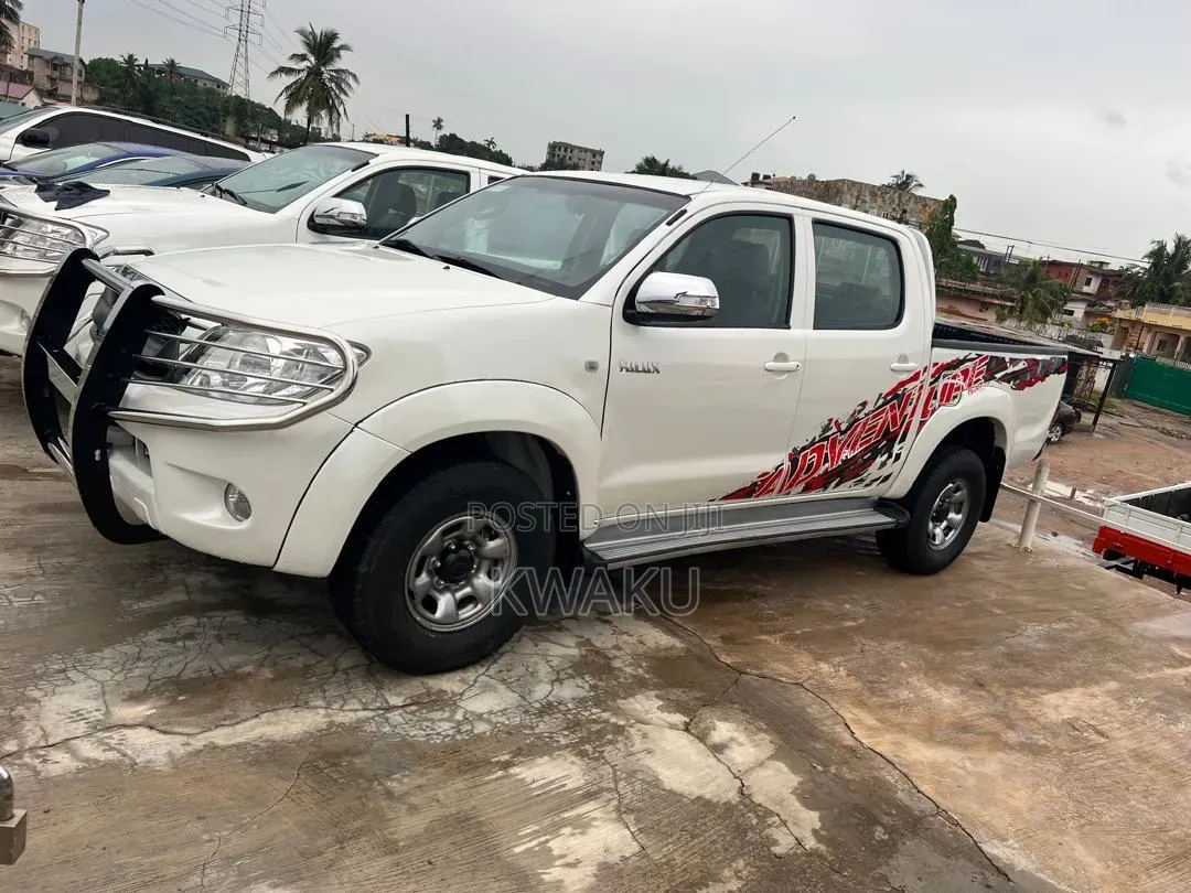 Toyota Hilux 2012 White