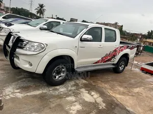 Toyota Hilux 2012 White
