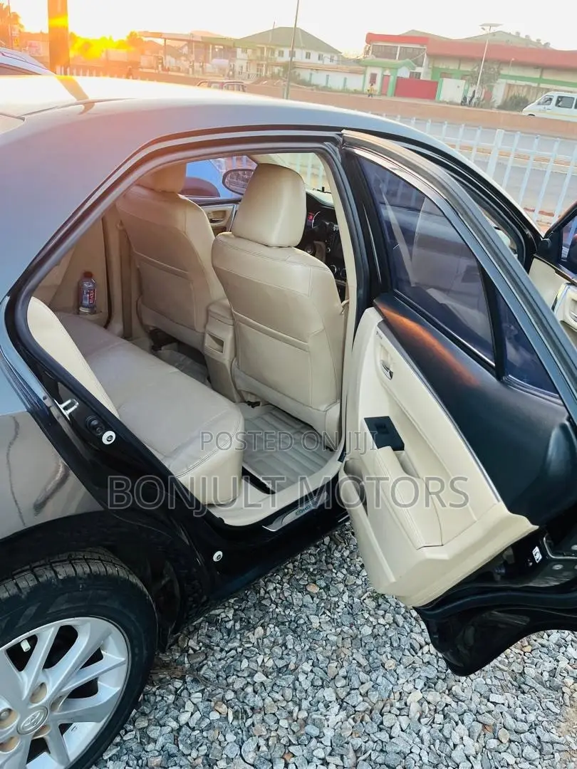 Toyota Corolla 2015 Black