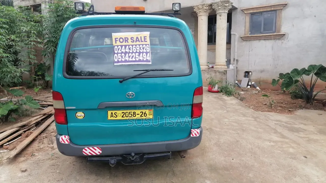 Toyota HiAce 2002 Blue
