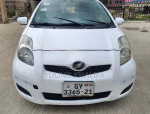 Toyota Vitz 2010 White