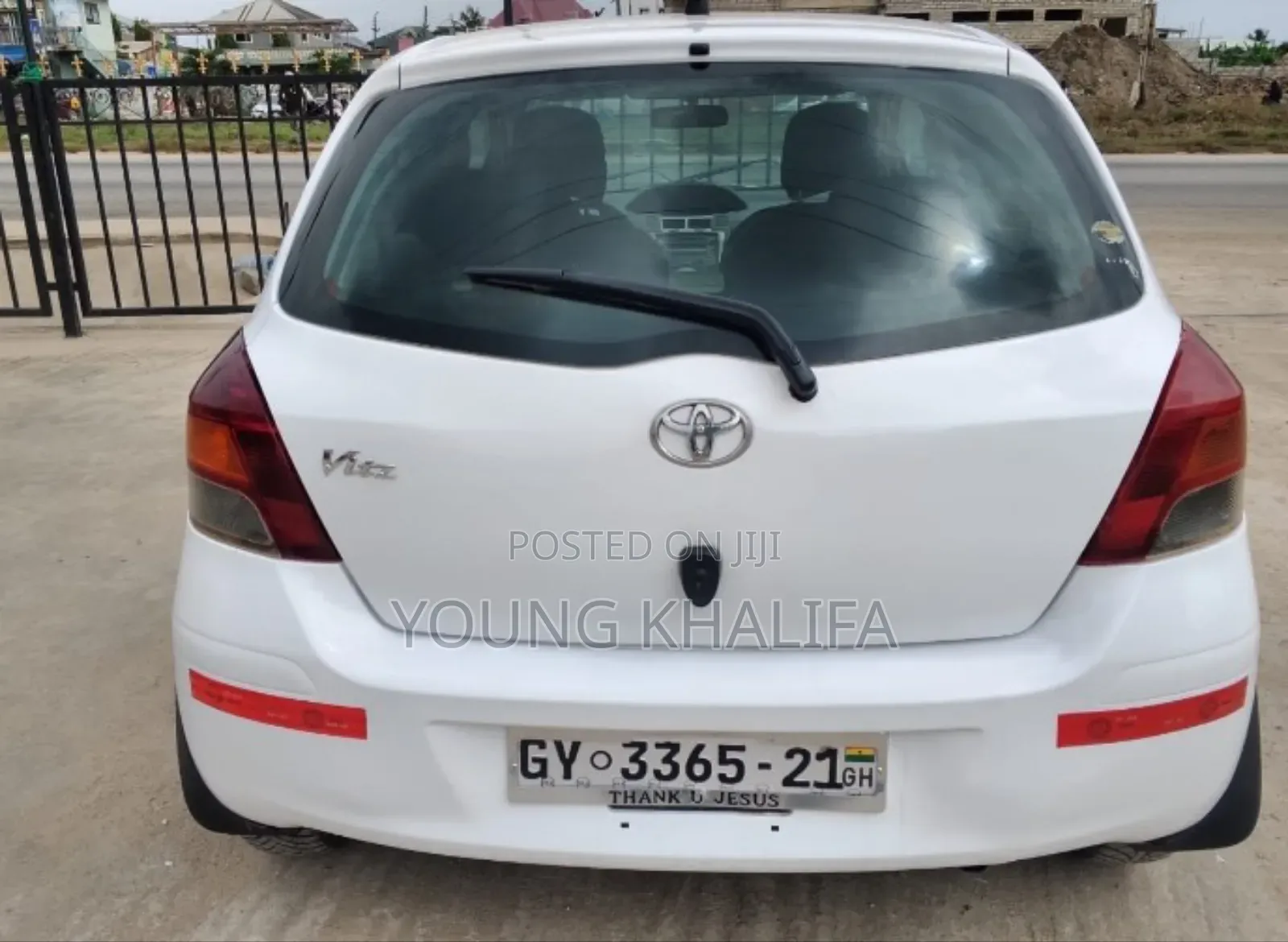 Toyota Vitz 2010 White