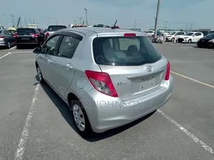 Toyota Vitz 2014 Silver