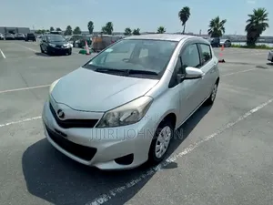 Toyota Vitz 2014 Silver